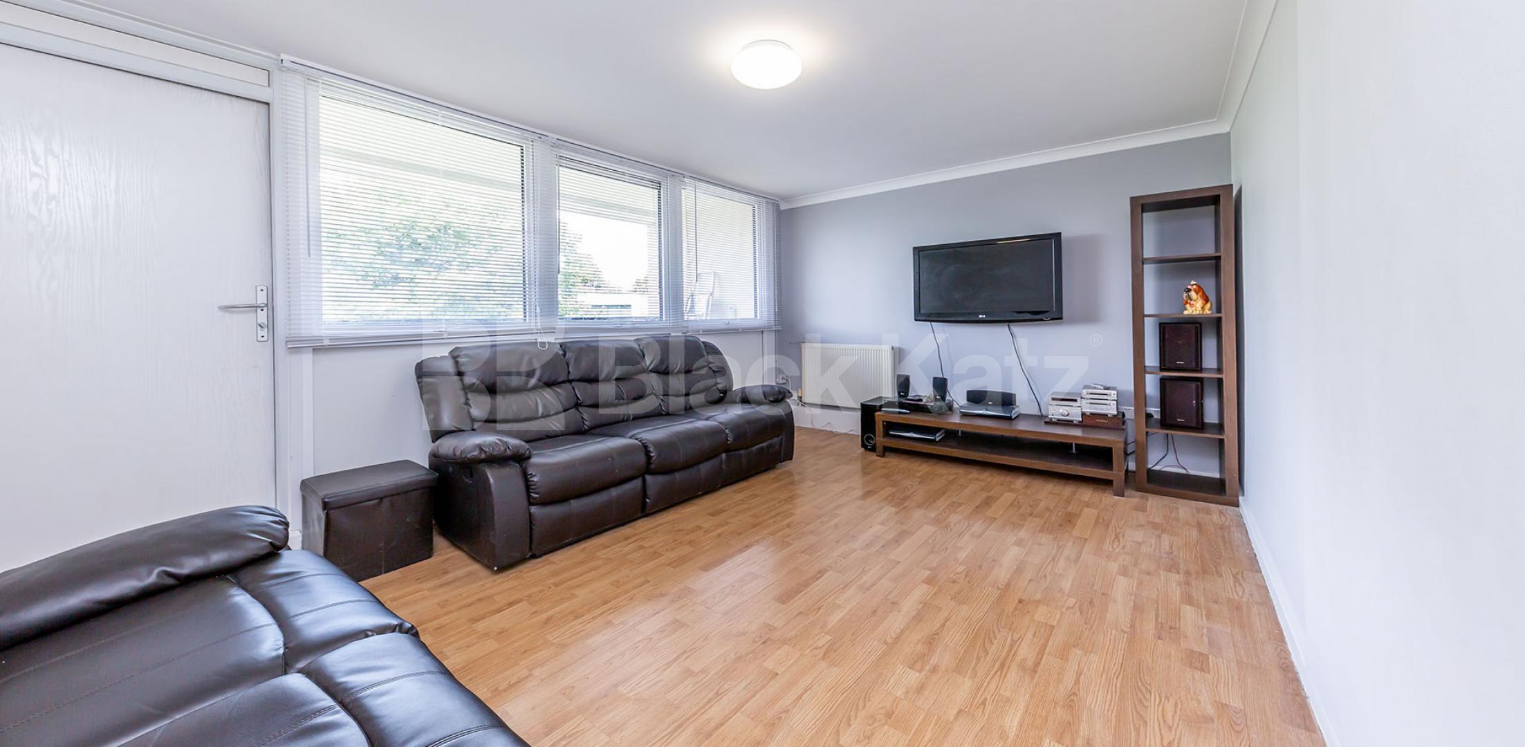 			LARGE 2 / 3 BED IN CAMDEN, 3 Bedroom, 1 bath, 1 reception Flat			 Malden Crescent, Kentish Town / Camden